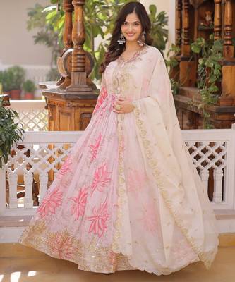 Pink silk blend embroidered flared gown set 2