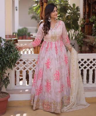 Pink silk blend embroidered flared gown set 3