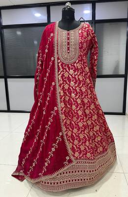 Pink silk blend embroidered flared gown set 3