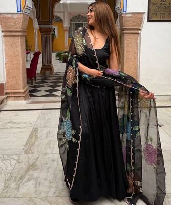 Black crepe printed anarkali set 2