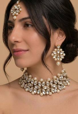 Gold pearl bridal maang tikka set 1