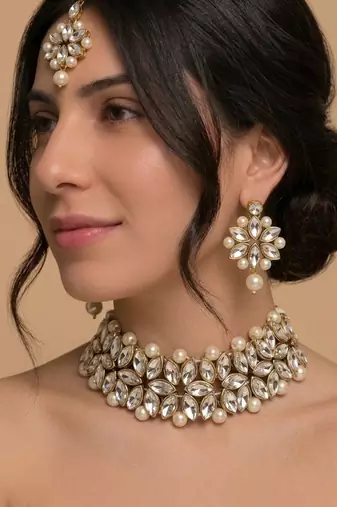 Gold pearl bridal maang tikka set
