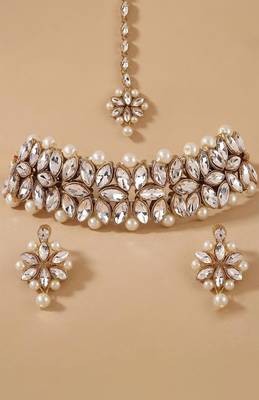 Gold pearl bridal maang tikka set 3