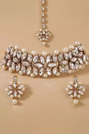 Gold pearl bridal maang tikka set