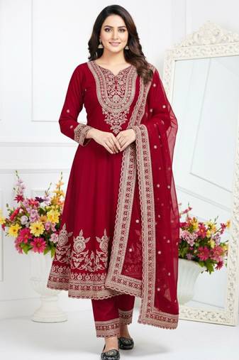 Red crepe embroidered kurta set