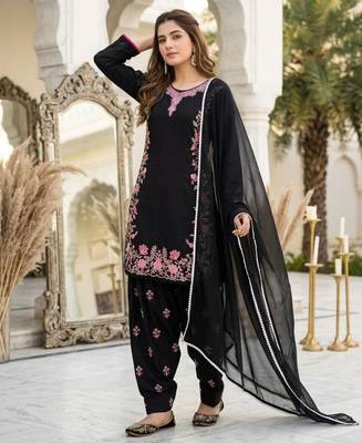 Black silk blend embroidered farshi salwar set 4