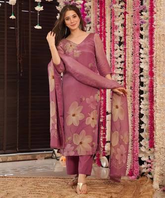 Women's pink straight silk blend floral printed kurta set with pant and dupatta 3