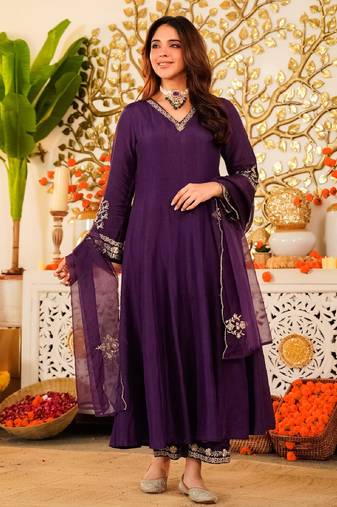 Women's wine viscose embroidered flared kurta set with dupatta and pant