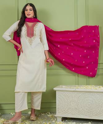 Women's off white straight embroidered silk blend kurta set with dupatta and pant 3