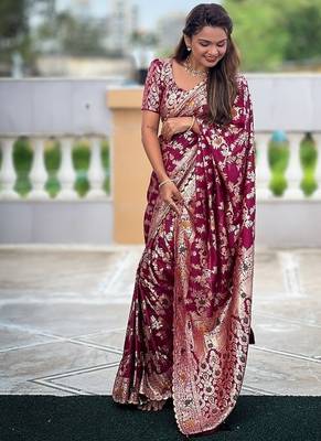 soft dolla silk with zari weaving meenakari design saree with blouse 3