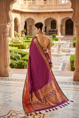 Magenta soft  silk with zari weaving chex &  rich pallu with contrast silk blouse 4