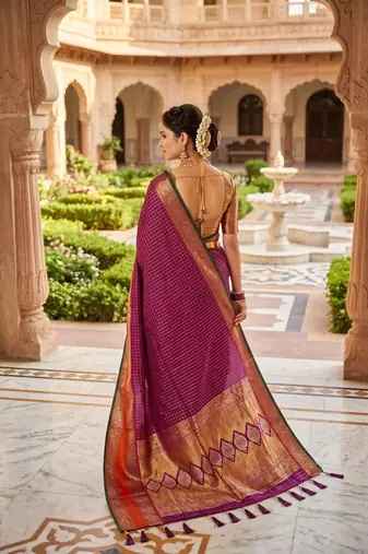 Magenta soft  silk with zari weaving chex &  rich pallu with contrast silk blouse