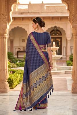Navy blue soft  silk with zari weaving chex &  rich pallu with contrast silk blouse 4