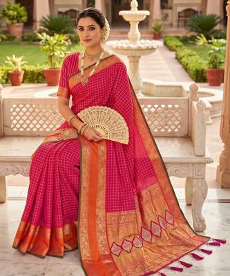 Rani pink soft  silk with zari weaving chex &  rich pallu with contrast silk blouse 3