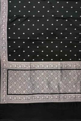 Black Semi Silk Mashru Banarasi Saree With Silver Zari Booti Work 4