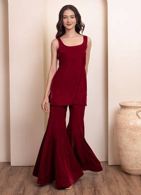 Maroon solid velvet sharara set with choker dupatta for women 4