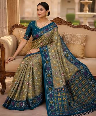 Green patola silk saree with zari weaving meenakari patola design 3