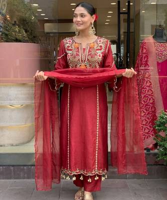 Women's maroon chanderi embroidered straight kurta set for with pant and dupatta 3