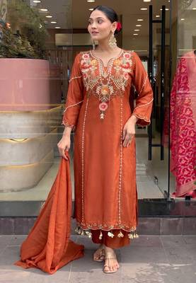 Women's rust chanderi embroidered straight kurta set for with pant and dupatta 4
