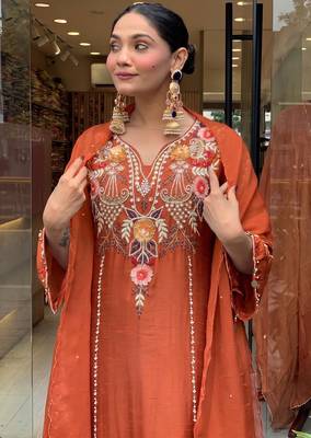 Women's rust chanderi embroidered straight kurta set for with pant and dupatta 5