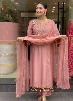 Women's peach chanderi embroidered straight kurta set for with pant and dupatta 3