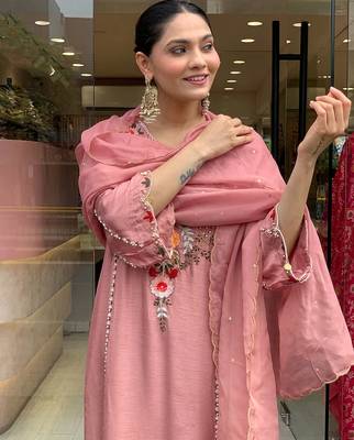 Women's peach chanderi embroidered straight kurta set for with pant and dupatta 5