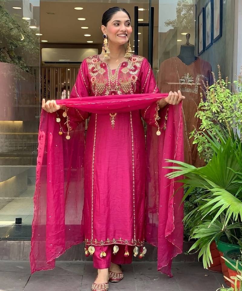 Women's pink chanderi embroidered straight kurta set for with pant and dupatta