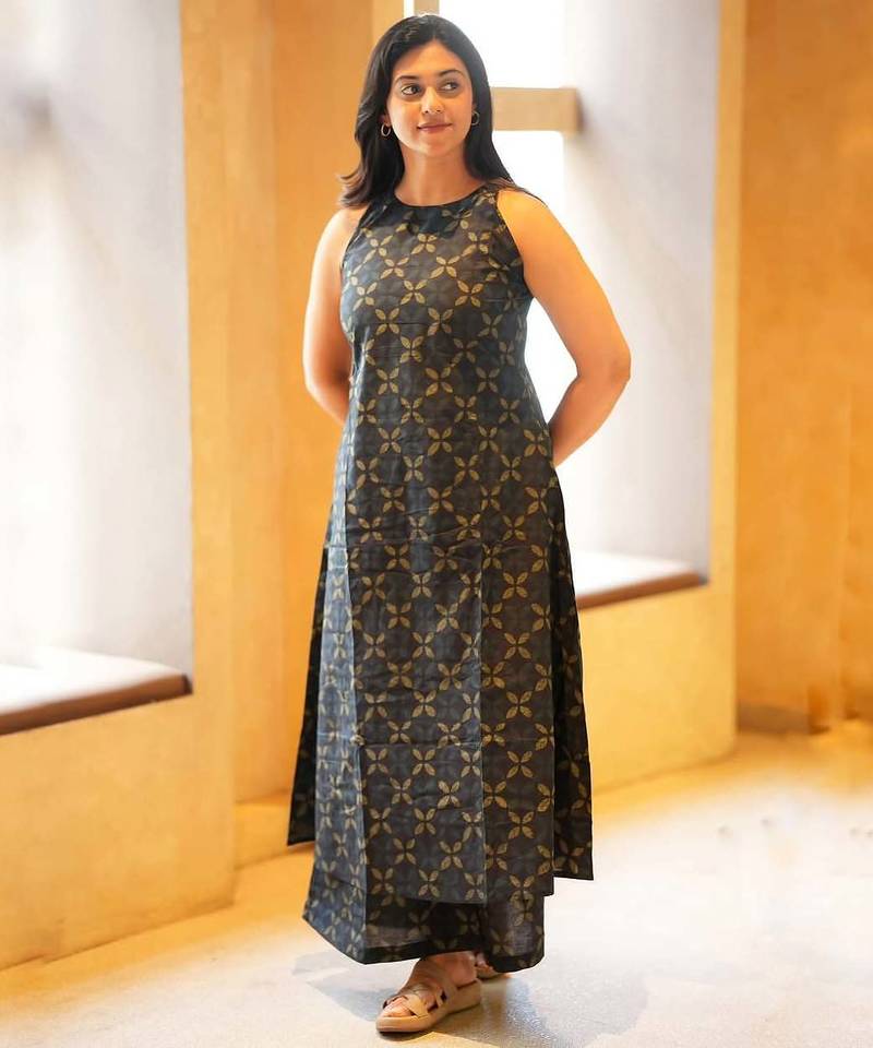 Beautiful black printed cord set