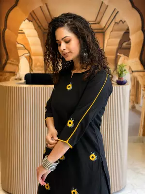 Beautiful black cord set 4