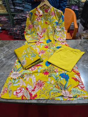 Beautiful printed kurta with pant and dupatta 2