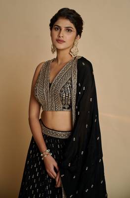 Glamorous Black Zari and Sequins Embroidered Faux Georgette Indian Designer Wedding Party wear Lehenga choli 4