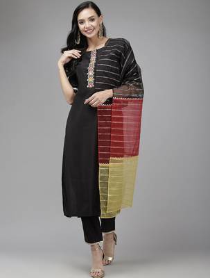 Women black regular thread work liva kurta with trousers & dupatta 1