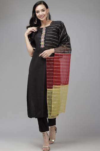 Women black regular thread work liva kurta with trousers & dupatta