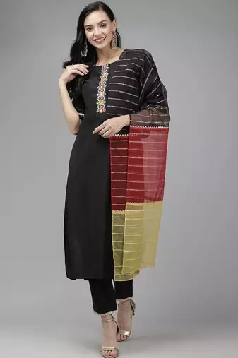 Women black regular thread work liva kurta with trousers & dupatta