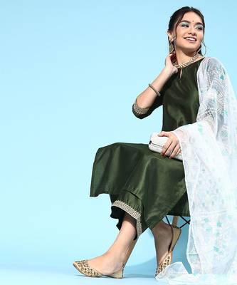 Women green embroidered regular sequinned liva kurta with palazzos & with dupatta 2
