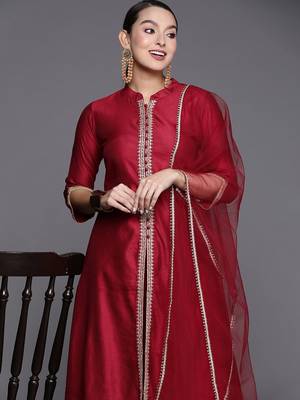 Women alina cut striped high slit thread work liva kurta with trousers & dupatta 2