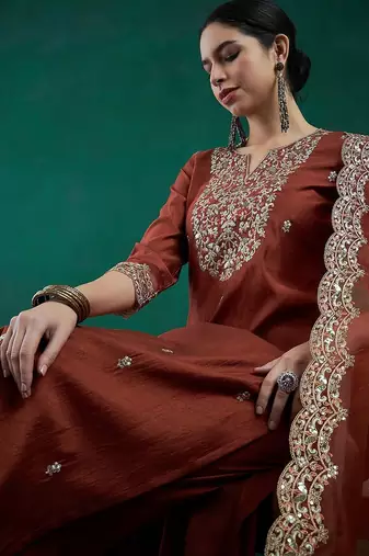 Ethnic motifs embroidered regular liva zari kurta with trousers & dupatta