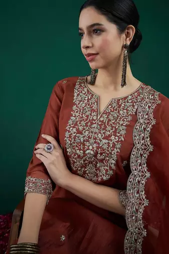 Ethnic motifs embroidered regular liva zari kurta with trousers & dupatta