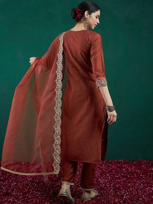 Ethnic motifs embroidered liva zari kurta with trousers & dupatta 5