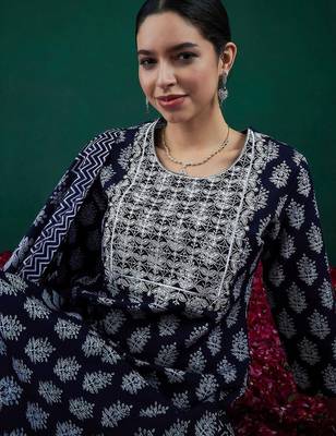 Ethnic motifs printed thread work straight kurta with trousers & dupatta 2