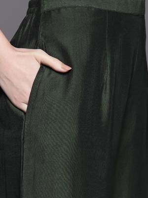 Women green ethnic motifs printed liva kurta with palazzos & with dupatta 4