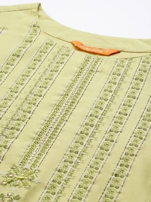 Women green floral printed liva kurta with palazzos & with dupatta 2