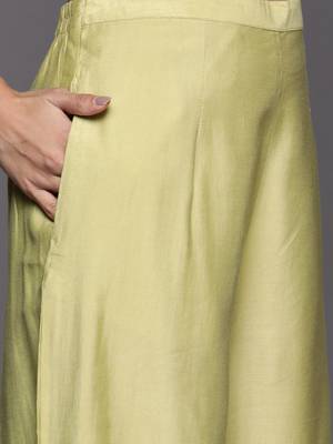 Women green floral printed liva kurta with palazzos & with dupatta 3