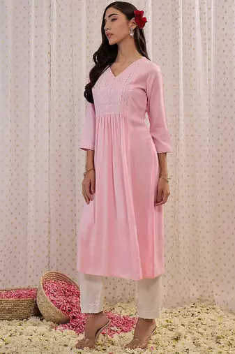 Floral embroidered v-neck three-quarter sleeves kurta