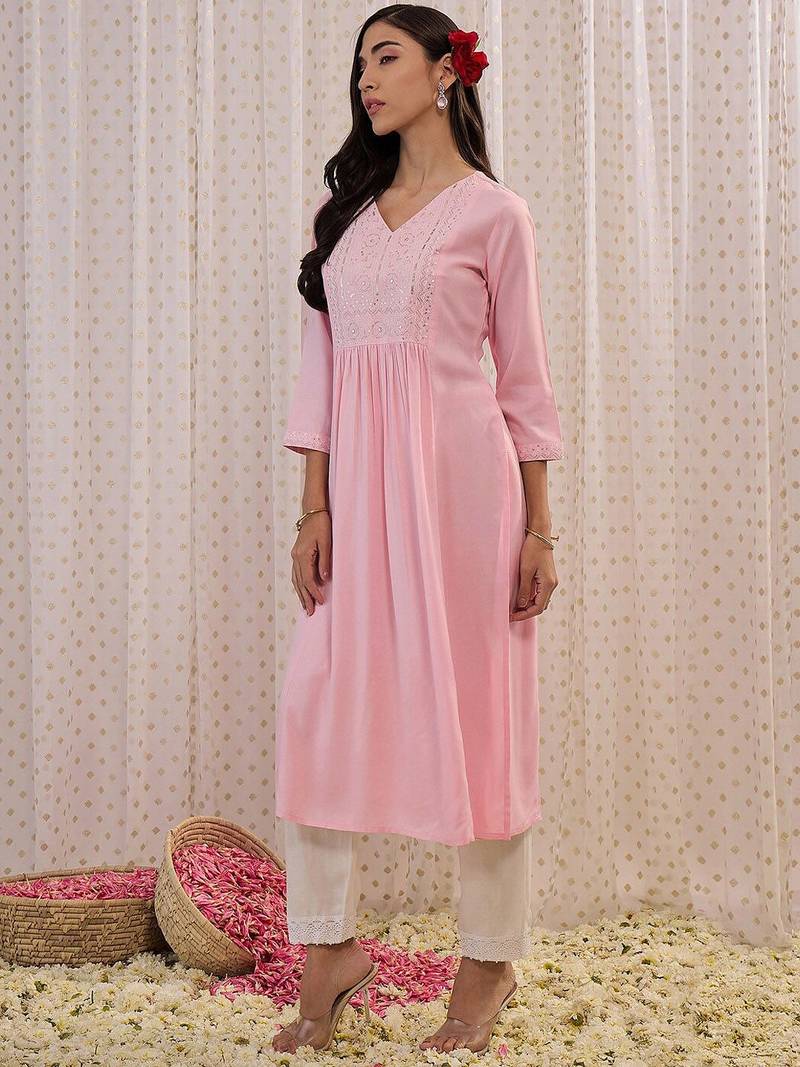 Floral embroidered v-neck three-quarter sleeves kurta