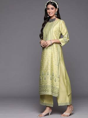 Women green floral printed liva kurta with palazzos & with dupatta 5