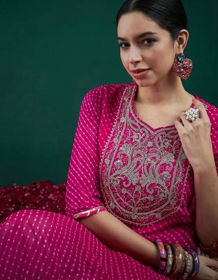 Leheriya printed thread work straight kurta 3
