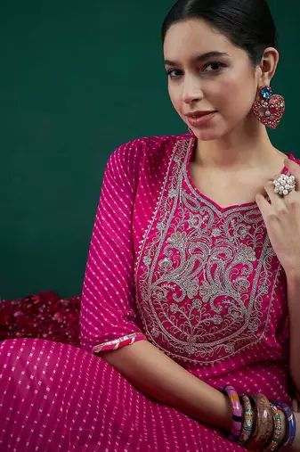 Leheriya printed thread work straight kurta