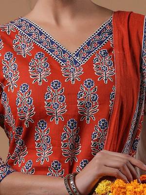 Women rust ethnic motifs printed cotton kurta with trousers & with dupatta 3