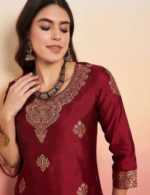 Women maroon & gold-toned ethnic motifs woven design kurta with palazzos 2
